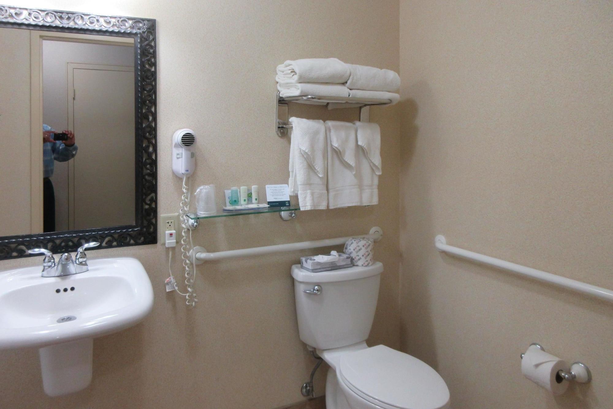 Quality Inn Oneonta Cooperstown Area Exterior photo