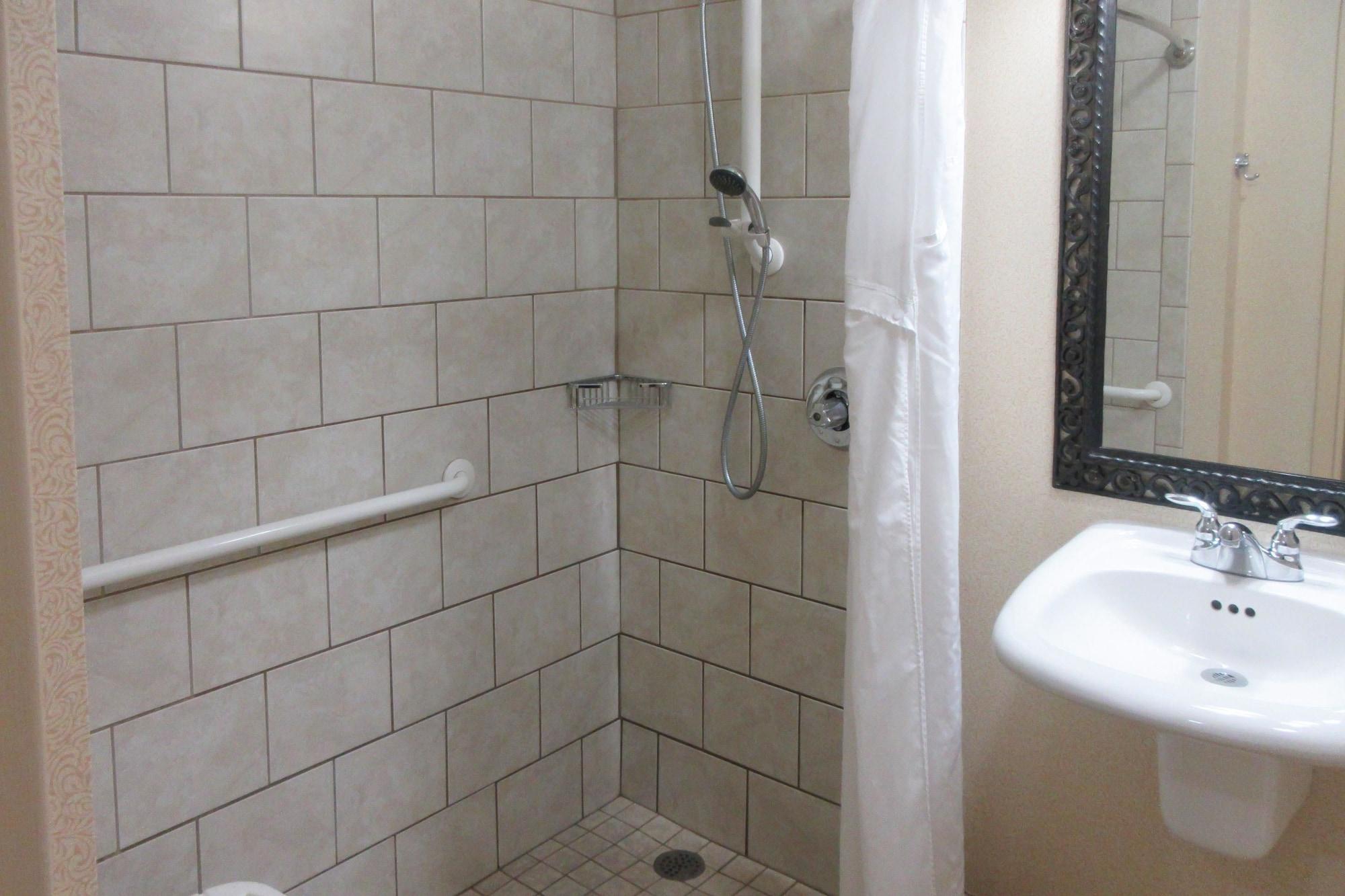 Quality Inn Oneonta Cooperstown Area Exterior photo